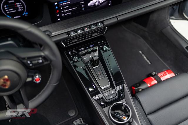 2025 Porsche 911 Carrera 4 GTS