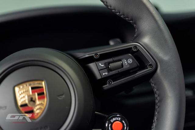 2025 Porsche 911 Carrera 4 GTS