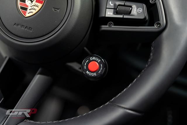 2025 Porsche 911 Carrera 4 GTS