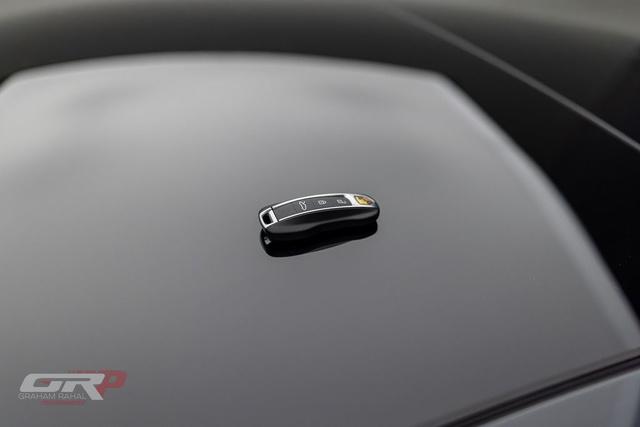 2025 Porsche 911 Carrera 4 GTS