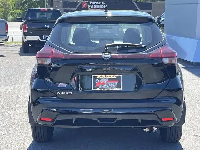 2025 Nissan Kicks S