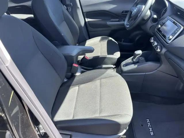 2025 Nissan Kicks S