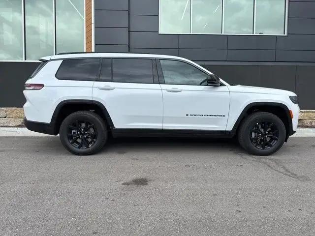 2026 Jeep Grand Cherokee L Altitude 4x4