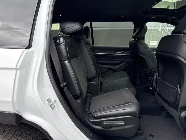 2026 Jeep Grand Cherokee L Altitude 4x4