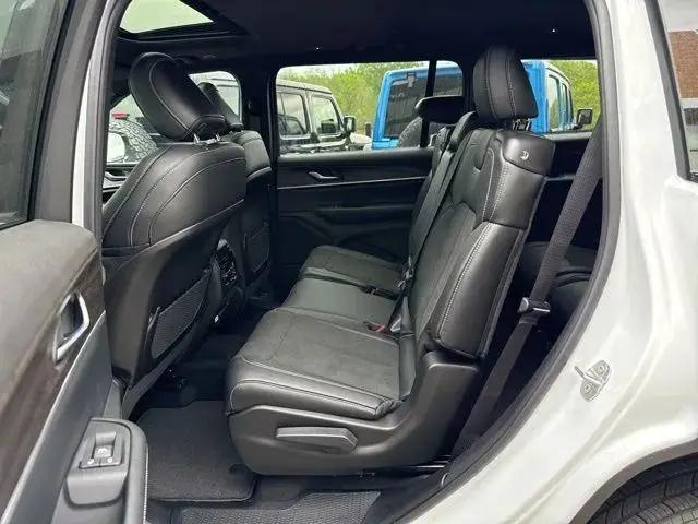 2026 Jeep Grand Cherokee L Altitude 4x4
