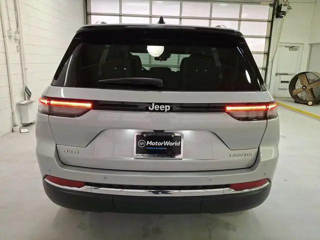 2025 Jeep Grand Cherokee Laredo 4x4