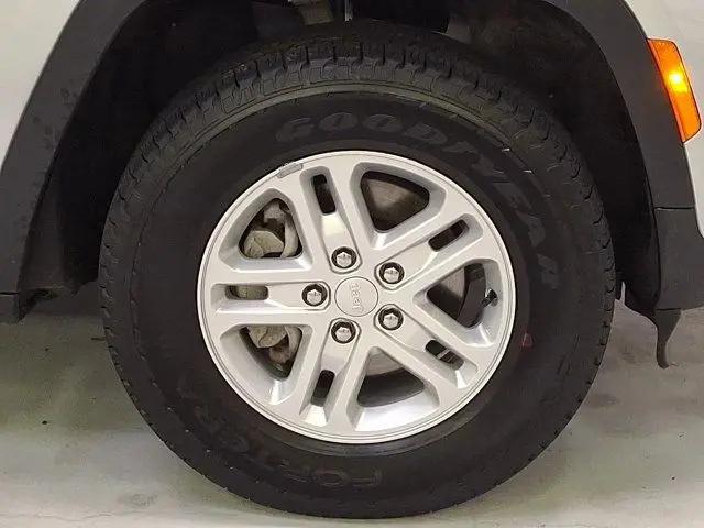 2025 Jeep Grand Cherokee Laredo 4x4
