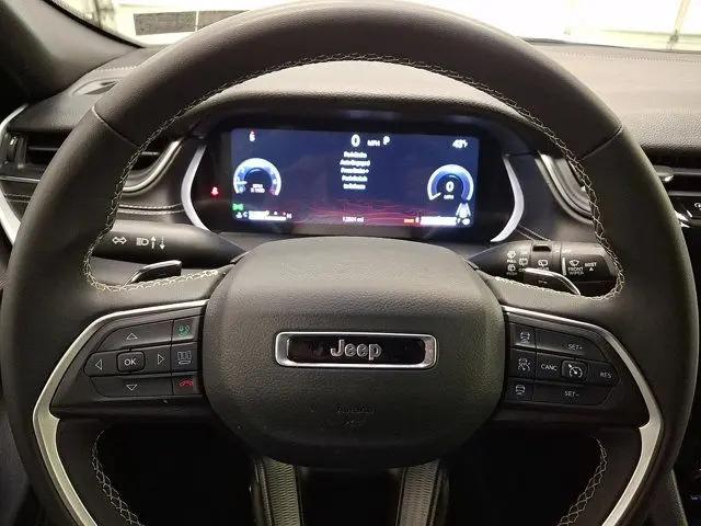 2025 Jeep Grand Cherokee Laredo 4x4