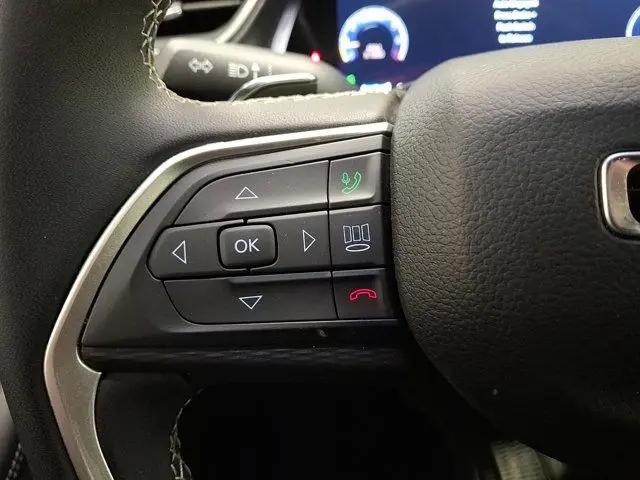 2025 Jeep Grand Cherokee Laredo 4x4