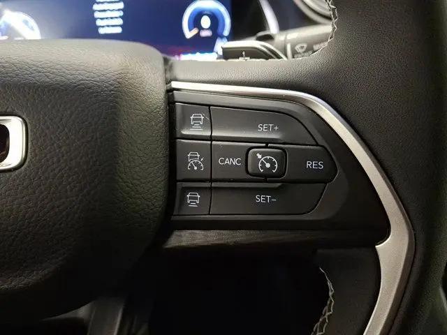 2025 Jeep Grand Cherokee Laredo 4x4