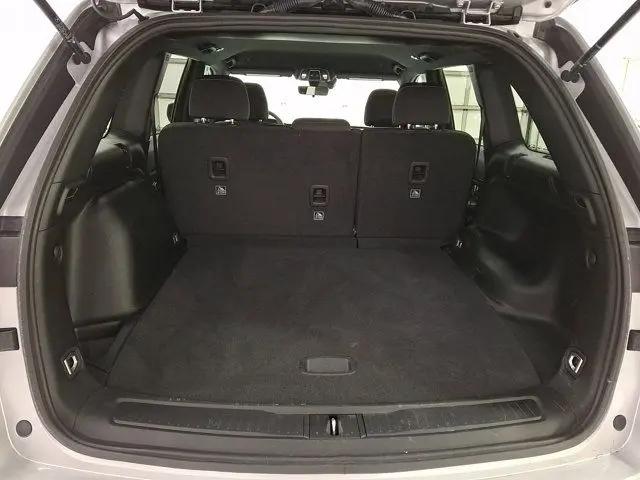 2025 Jeep Grand Cherokee Laredo 4x4
