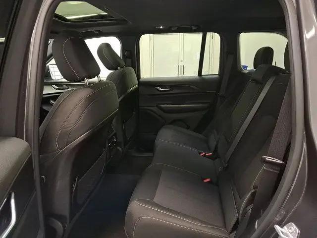 2025 Jeep Grand Cherokee Laredo X 4x4