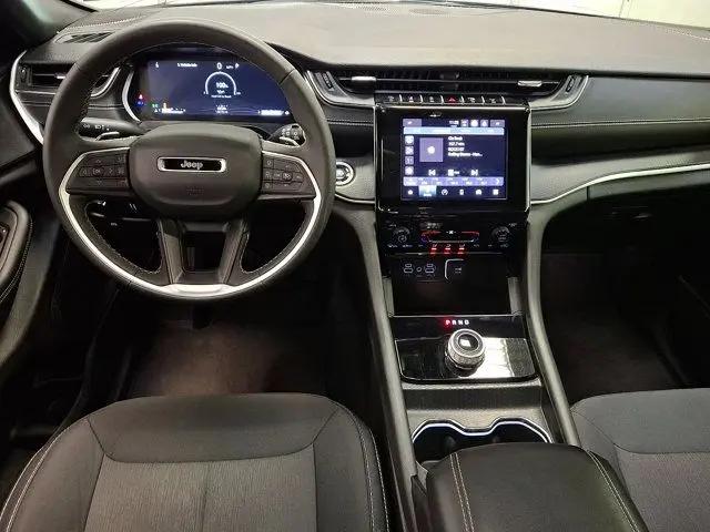 2025 Jeep Grand Cherokee Laredo X 4x4
