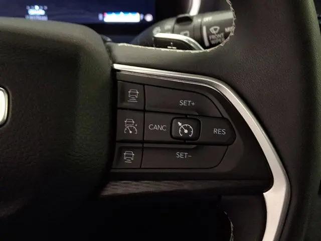 2025 Jeep Grand Cherokee Laredo X 4x4