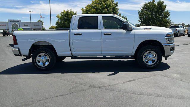 2026 RAM Ram 3500 RAM 3500 TRADESMAN CREW CAB 4X4 64 BOX