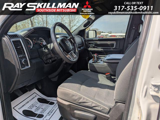 2024 Ram 1500 Classic Warlock Crew Cab 4x2 5'7" Box