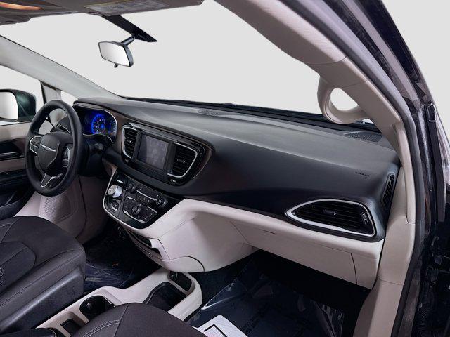2021 Chrysler Voyager L