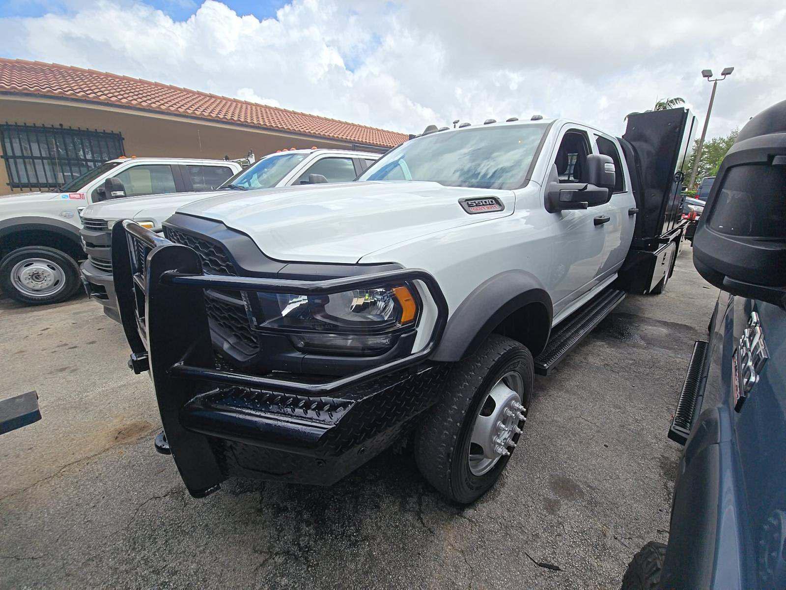 BRIGHT WHITE CLEARCOAT 2023 RAM 5500 Chassis Tradesman Crew Cab 84 4WD Pickup Truck Four-Wheel Drive Automatic