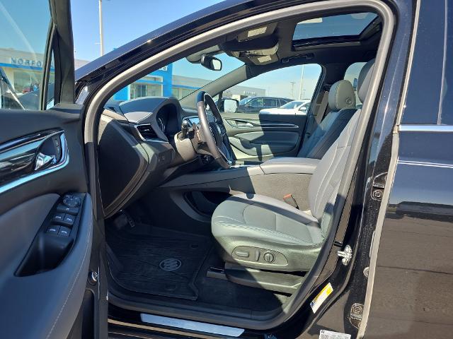 2023 Buick Enclave Essence AWD