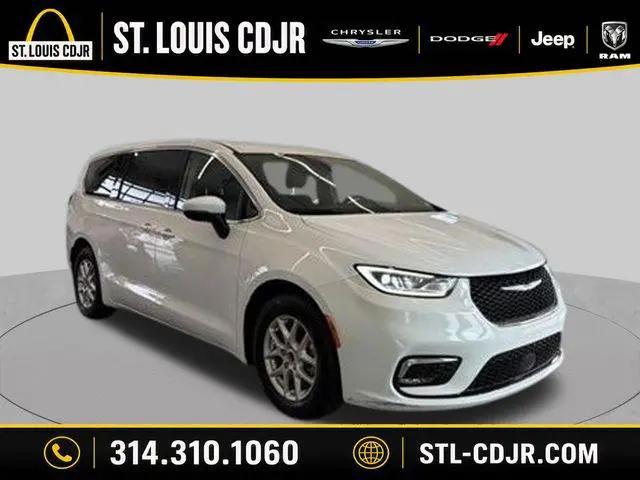 2023 Chrysler Pacifica Touring L for sale in Bridgeton, MO