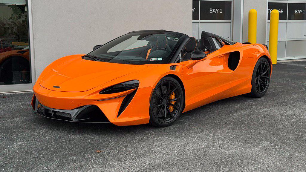 2025 McLaren Artura