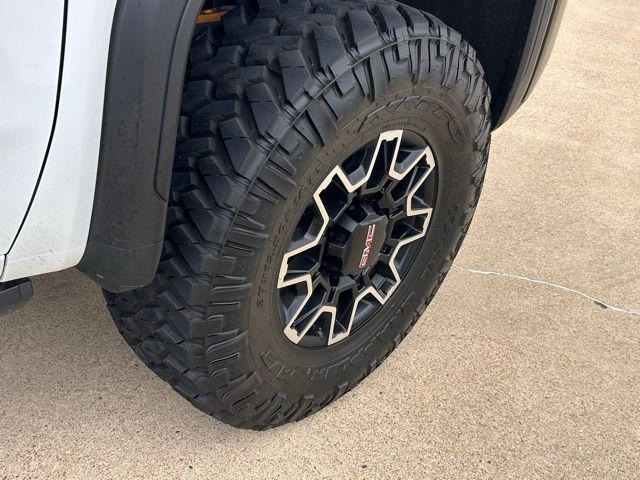 2025 GMC Sierra 2500HD 4WD Crew Cab Standard Bed AT4X