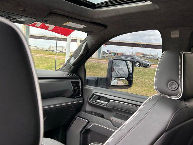 2025 GMC Sierra 2500HD 4WD Crew Cab Standard Bed AT4X