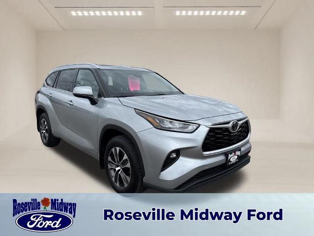 2020 Toyota Highlander XLE for sale in Roseville, MN