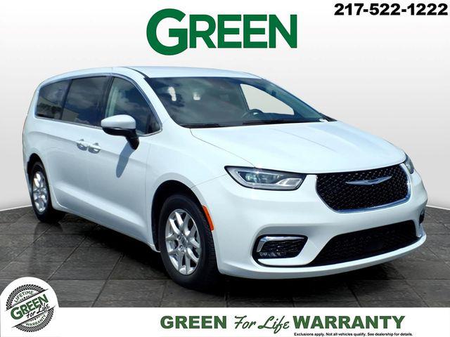2023 Chrysler Pacifica Touring L for sale in Springfield, IL