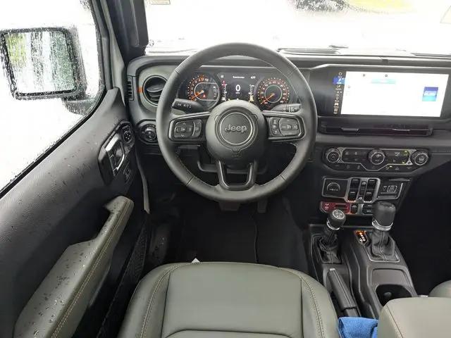 2026 Jeep Gladiator Sport