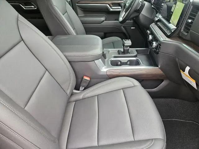 2026 GMC Sierra 1500 Crew Cab, Short Bed, SLT, 4WD
