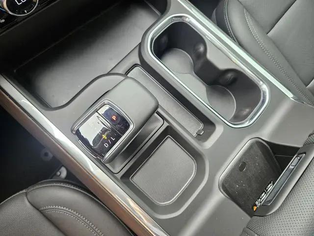 2026 GMC Sierra 1500 Crew Cab, Short Bed, SLT, 4WD