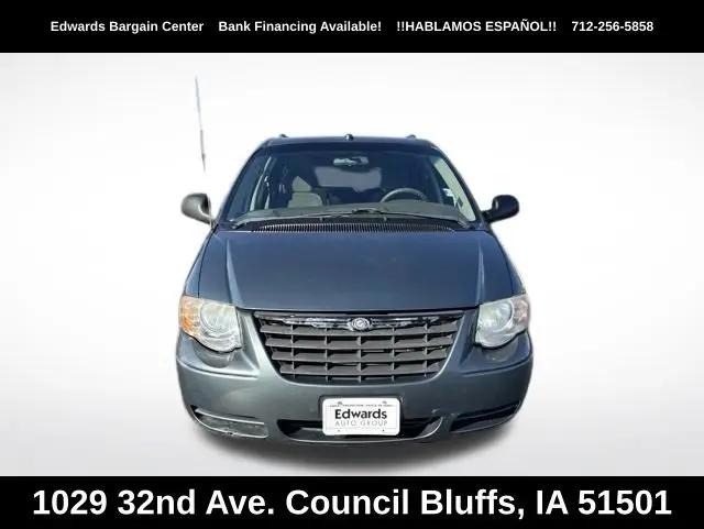 2005 Chrysler Town & Country LX