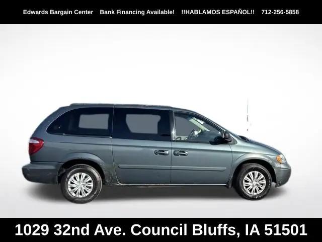 2005 Chrysler Town & Country LX