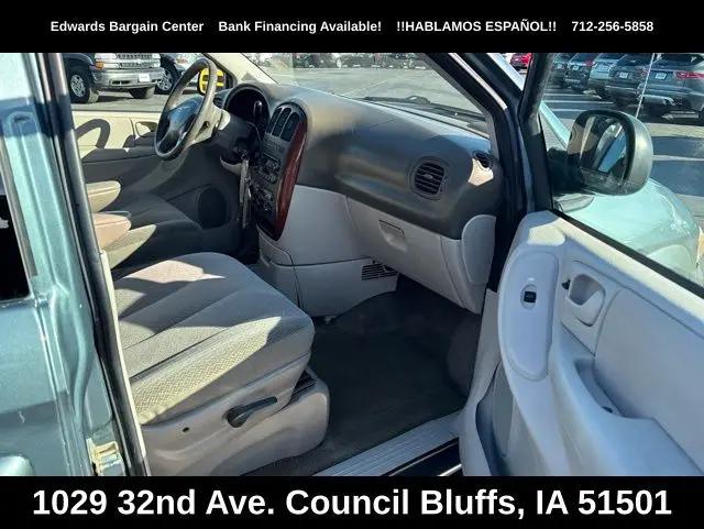 2005 Chrysler Town & Country LX