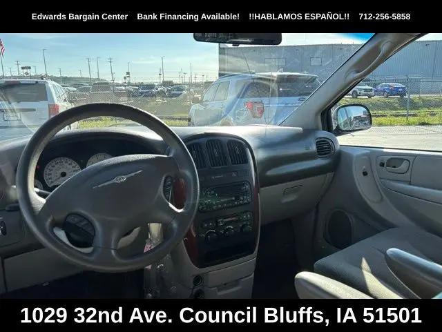 2005 Chrysler Town & Country LX