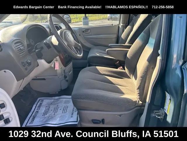 2005 Chrysler Town & Country LX