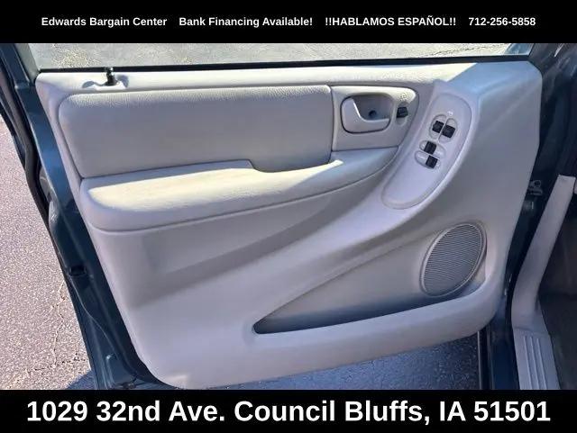 2005 Chrysler Town & Country LX