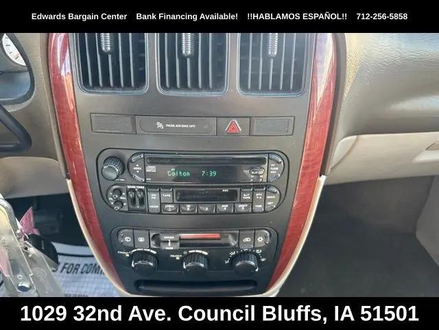 2005 Chrysler Town & Country LX