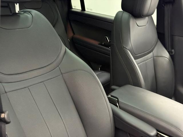 2025 Land Rover Range Rover Sport P360 SE