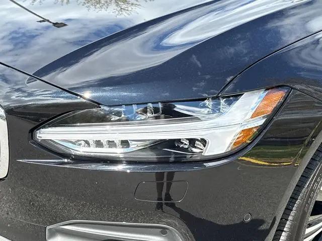 2025 Volvo S90 B6 Plus