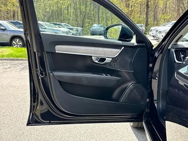 2025 Volvo S90 B6 Plus