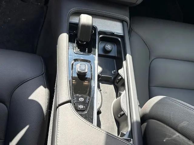 2025 Volvo S90 B6 Plus