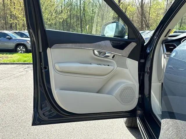 2023 Volvo XC90 B5 Plus