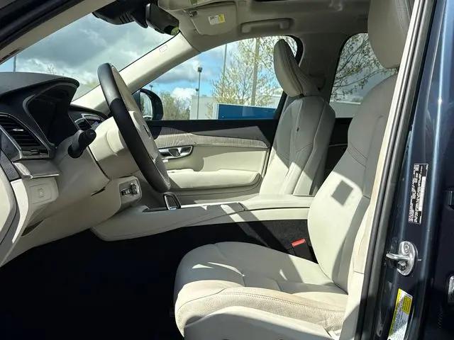 2023 Volvo XC90 B5 Plus