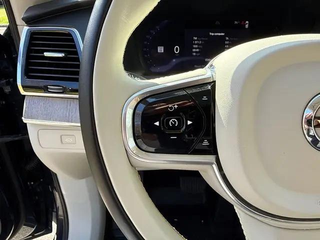 2023 Volvo XC90 B5 Plus