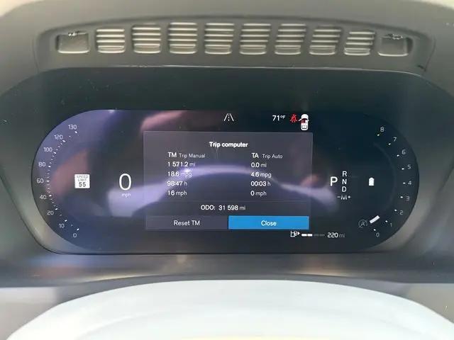 2023 Volvo XC90 B5 Plus
