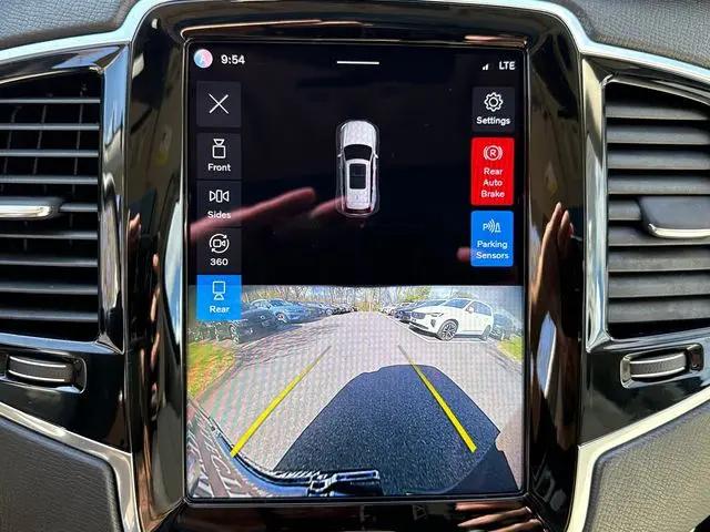 2023 Volvo XC90 B5 Plus