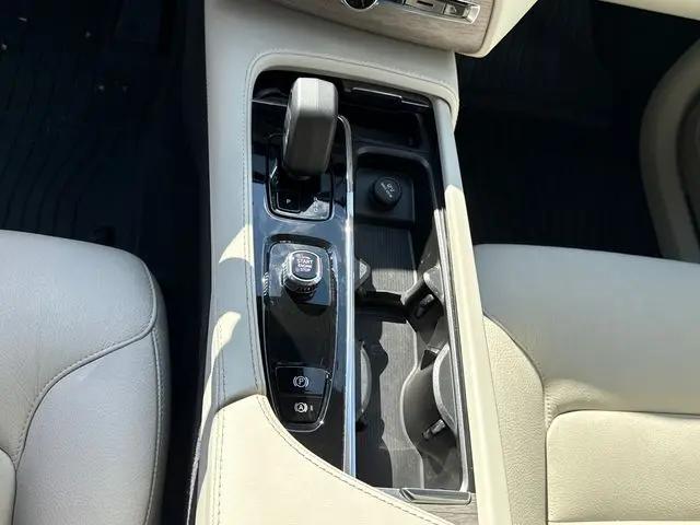2023 Volvo XC90 B5 Plus