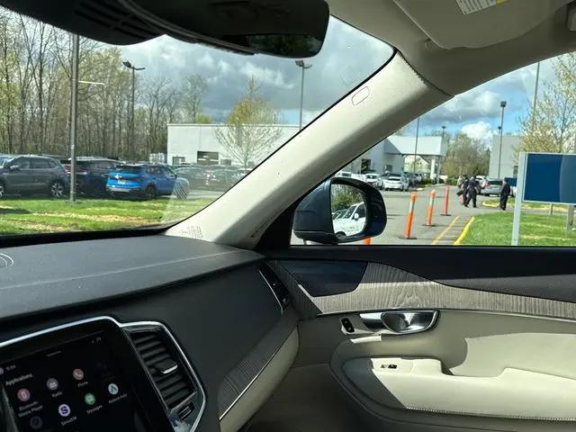 2023 Volvo XC90 B5 Plus